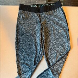 Nike DriFit Women’s Capri Leggings, Size Small.